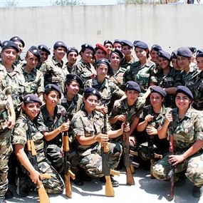 نساء يقتحمن الجيش اللبناني