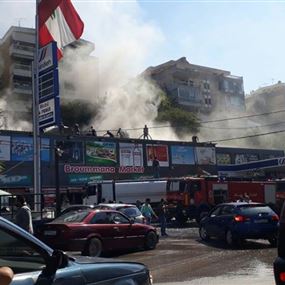 بالفيديو: حريق داخل سوبر ماركت في برمانا