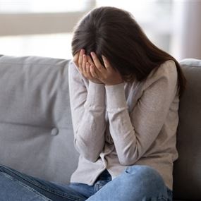 كيف تؤثر الهرمونات على الصحة النفسية والجسدية للمرأة؟