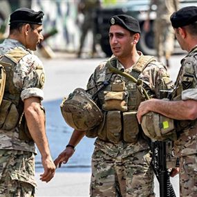 الجيش يوقف 3 مطلوبين بتهم خطيرة