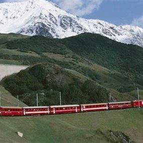 عشرات الإصابات جرّاء اصطدام قطارَيْن في سويسرا