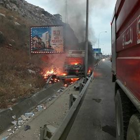 بالصور: حريق فان في الجية