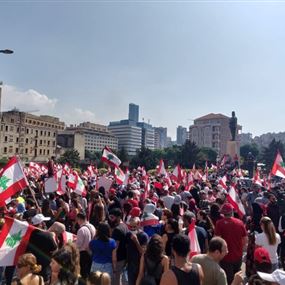 قيادة الجيش اللبناني تؤكد تضامنها الكامل مع مطالب المتظاهرين