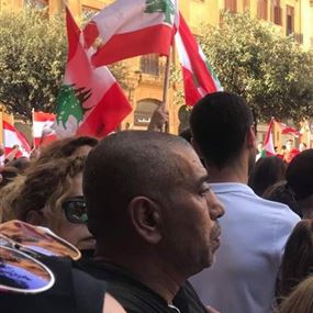 بالصور والفيديو: متحرش جنسي طليق في تظاهرات بيروت