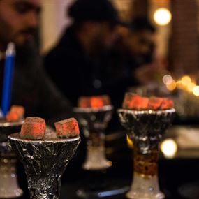 هل ينتقل فيروس كورونا عبر النرجيلة؟