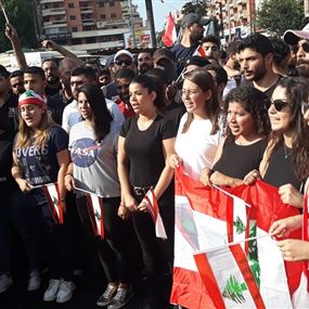 هل يحمي قانون العمل العمال المتظاهرين في ساحات وشوارع لبنان؟