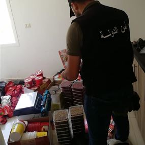 سوري يبيع معسّل مغشوش ومزوّر (صوَر)