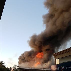 بالفيديو والصور.. حريق ضخم جديد يضرب جدة