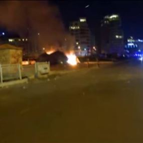 عناصر من حرس مجلس النواب عمدت الى حرق خيمتين في بيروت