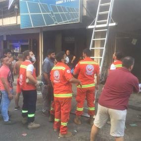 أكثر من 15 إصابة نتيجة احتراق منور إحدى البنايات في طرابلس