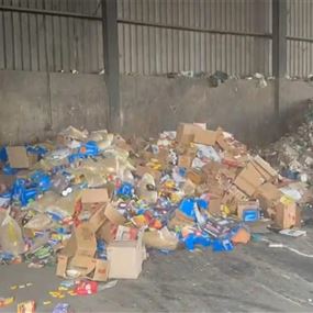 ختم مستودعات وضبط مواد غذائية فاسدة