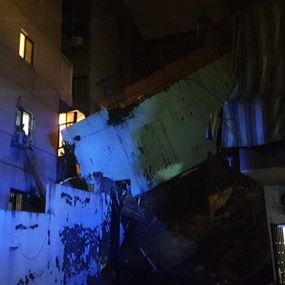 سقوط حائط دعم بين مبنيين في انطلياس (فيديو)