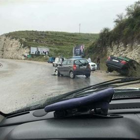 جريحان بحادث سير على طريق كفرحزير شكا