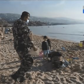 محاضر ضبط لمواطنين مارسوا السباحة خلافا للتعبئة في جبيل (فيديو)