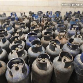 ضبط طحين وقوارير غاز وبنزين معدة للتهريب الى سوريا (صور)