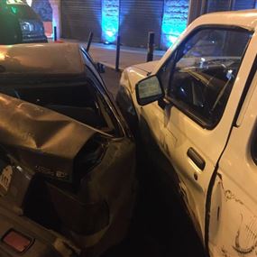 بالصور: حادث سير بين سبع سيارات عند مقاهي البردوني