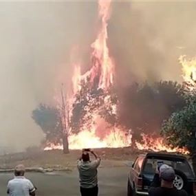 ١٤ آلية للدفاع المدني تعمل على إخماد حريق بيت مري...