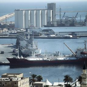 مفاجأة الحكومة في طرابلس: سفينة لتحويل الغاز وسكة حديد!