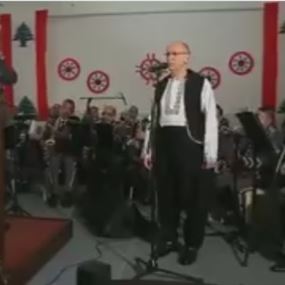 السفير الاوكراني يغني النشيد الوطني اللبناني مع اوركسترا قوى الامن