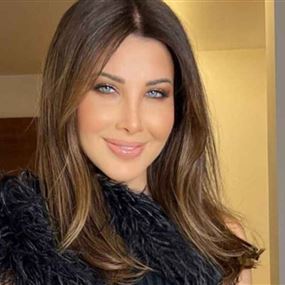 نانسي عجرم تتألق بإطلالة زرقاء من توقيع إيلي صعب (صور)