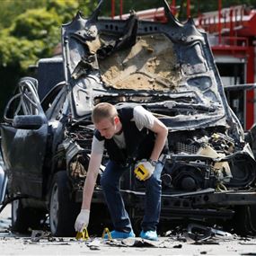 بالصور: مقتل عقيد بالمخابرات الأوكرانية إثر تفجير سيارته