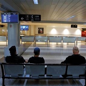 عراقي في مطار بيروت بحوزته أكثر من 50 ألف دولار مزوّرة