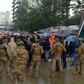 إشكال في النبطية بين الجيش ومحتجين أقفلوا الطريق الرئيسية (فيديو)