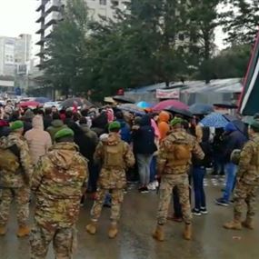 إشكال في النبطية بين الجيش ومحتجين أقفلوا الطريق الرئيسية (فيديو)