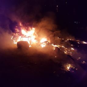 بالصور: خمس سيارات احترقوا فجراً في سن الفيل