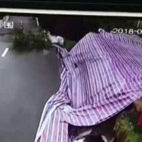 بالفيديو.. مشهد مرعب لانهيار شارع بالكامل في الصين