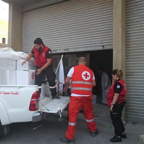 الصليب الاحمر اللبناني دخل عرسال لتوزيع المساعدات