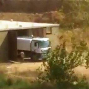 بالفيديو: شاحنة تهرّب المحروقات وصاحبها يهدّد الدولة وأهل البقاع!