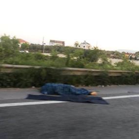 بالصورة: قتيل مجهول الهوية قرب جسر المدفون