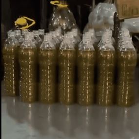 ضبط زيوت مغشوشة معدّة للبيع كزيت زيتون وختم المحال بالشمع الأحمر