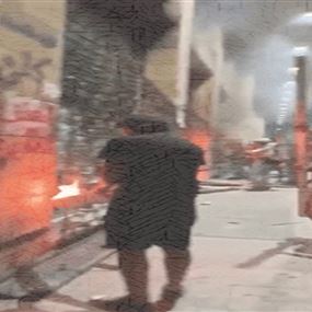 حرق وتكسير للمحال التجارية في مبنى اللعازرية (فيديو)