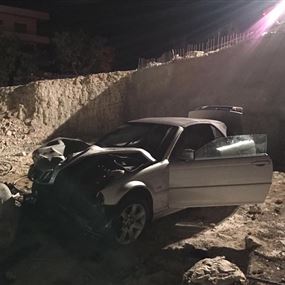 بالصور: مصابان جراء انقلاب سيارة في طبرجا