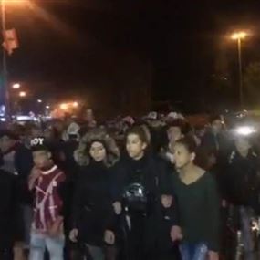 وقفة احتجاجية امام منزل علم الدين ومركز شرطة بلدية الميناء