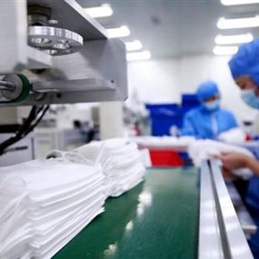 وزارة الصناعة تُمهل مصانع الكمامات 48 ساعة 