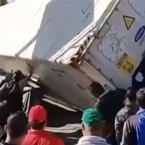 بالفيديو: انقلاب حاوية شاحنة في المرج يودي بحياة أحد المارة