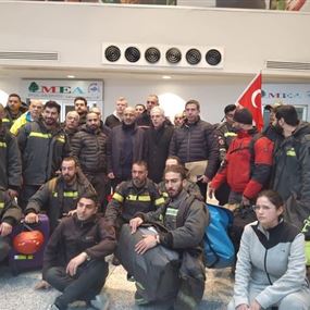 عناصر من الدفاع المدني غادروا الى تركيا