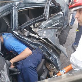 بالصور: جريح جراء حادث على اوتوستراد الدورة