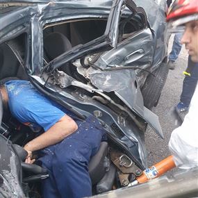 بالصور: جريح جراء حادث على اوتوستراد الدورة