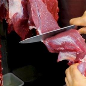 شركة خليفة للمواشي توقفت عن تسليم اللحم المدعوم... 