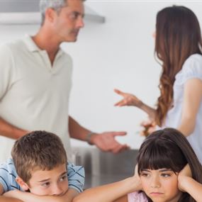 كيف يتأثر الطفل بالخلافات الزوجية؟