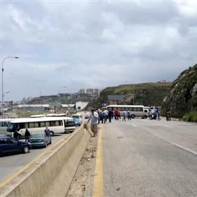اعتصام لسائقي الفانات في طرابلس احتجاجا على منعهم من العمل