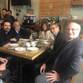 بالصورة: عشاء يجمع الحريري وجنبلاط في أحد مطاعم الأشرفية
