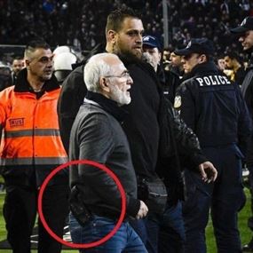 تعليق مباريات الدوري اليوناني بعد نزول مالك نادٍ مسلح إلى الملعب 