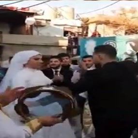 رغم كورونا... حفل زفاف في الشارع عند مفترق مخيم صبرا (فيديو)
