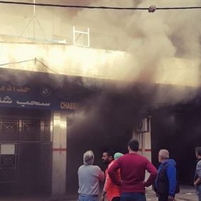 بالصور: حريق داخل كاراج في الدكوانة