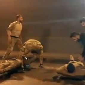 بالفيديو: جرحى اثر إنقلاب شاحنة عسكرية داخل نفق المطار